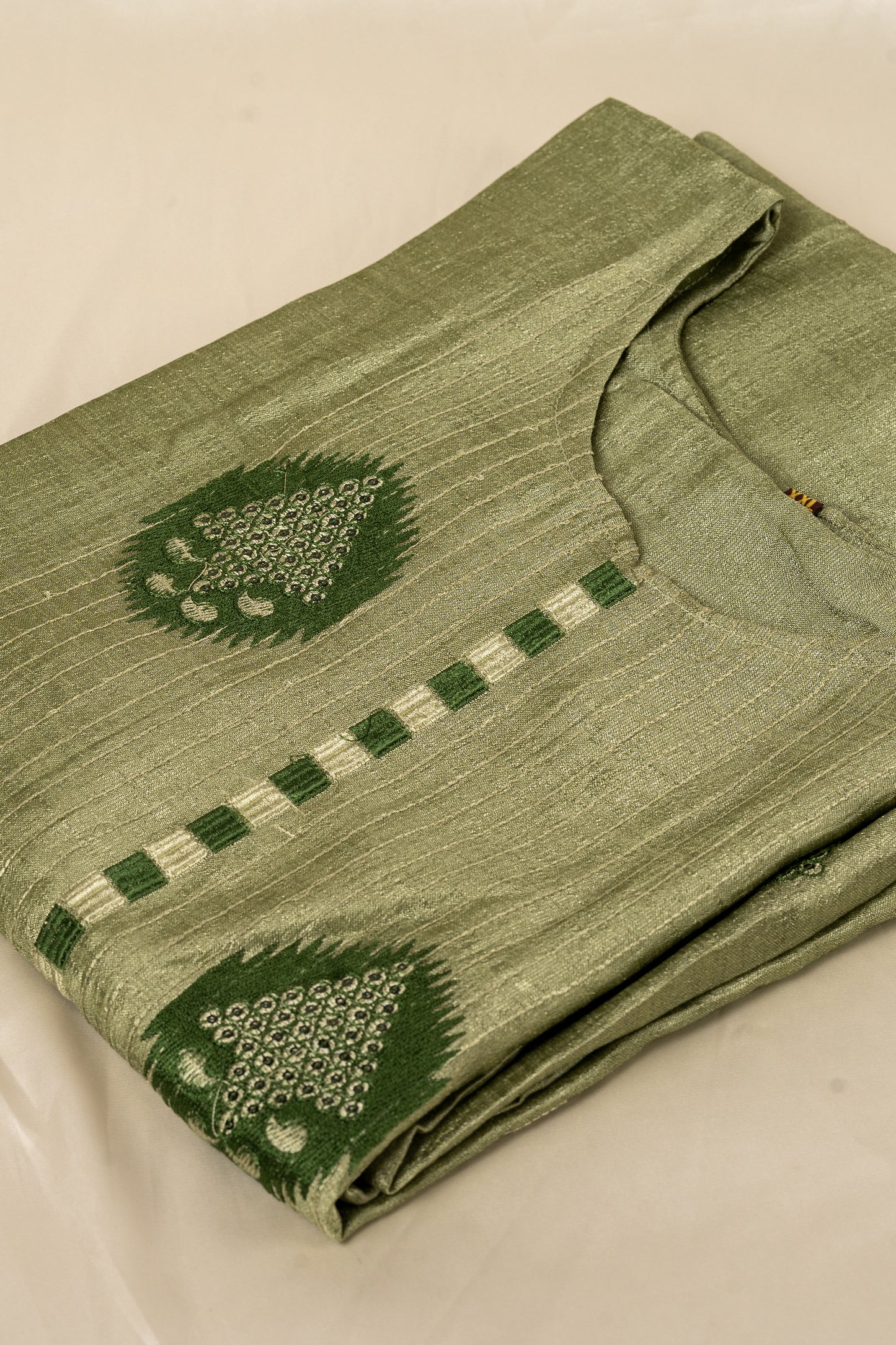 Embroidered women's kurta in fancy cotton