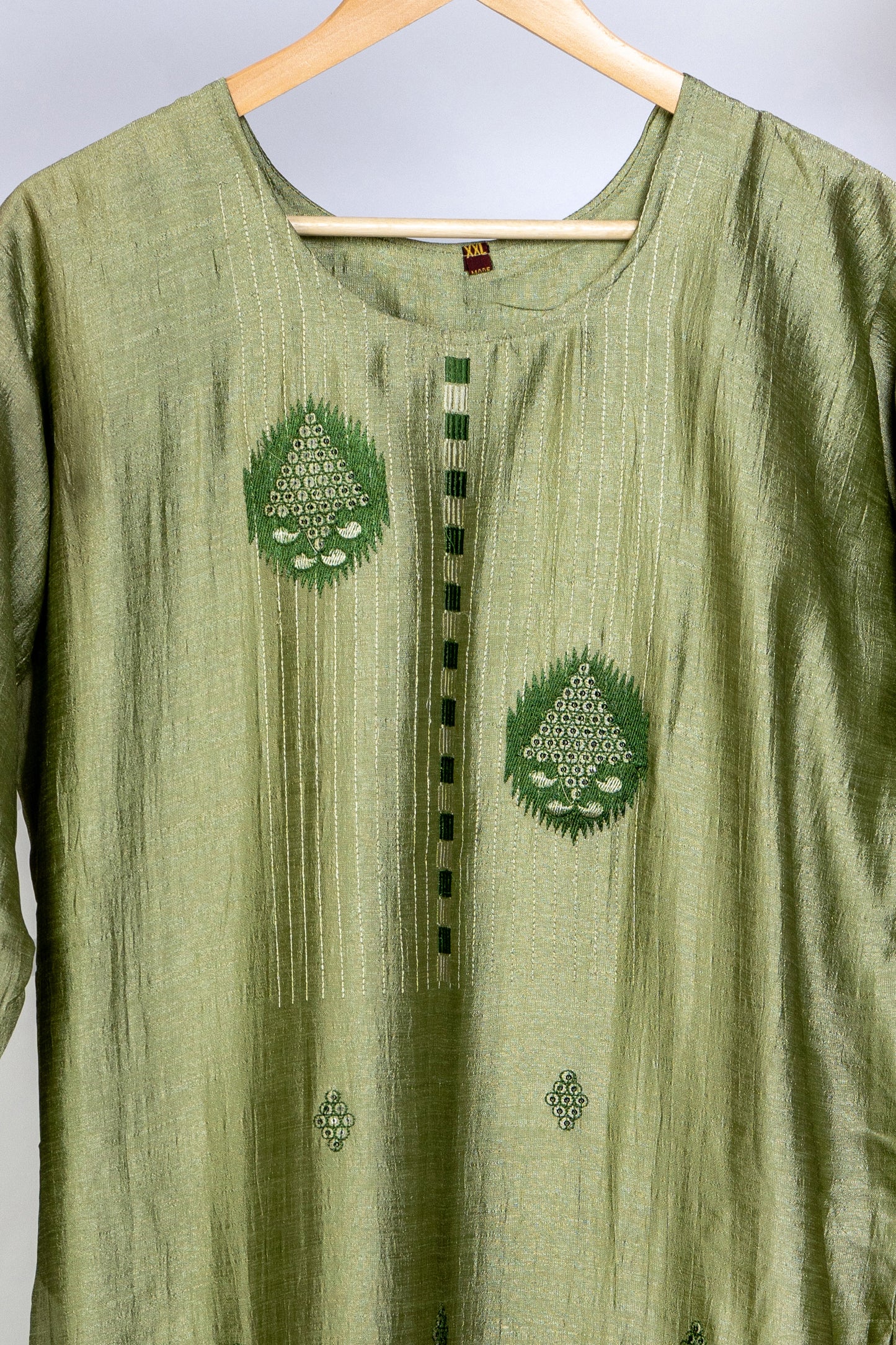 Embroidered women's kurta in fancy cotton