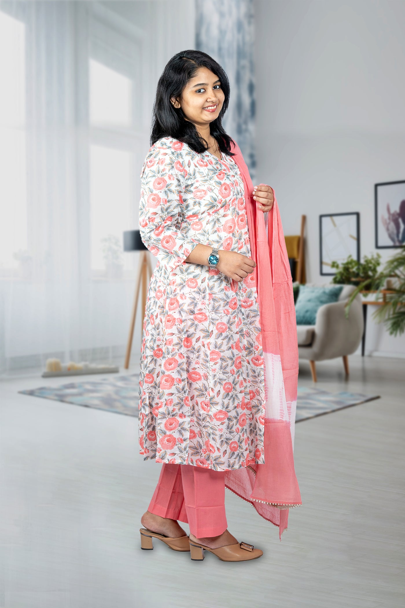 Buy Women’s Salwar Suit Set online in UAE